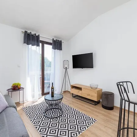 In Valbandon Near & Pool *