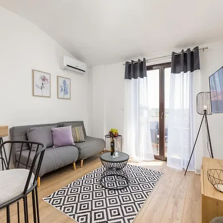 In Valbandon Near & Pool *