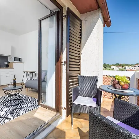 In Valbandon Near & Pool