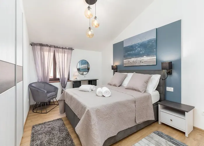 דירה In Valbandon Near & Pool *