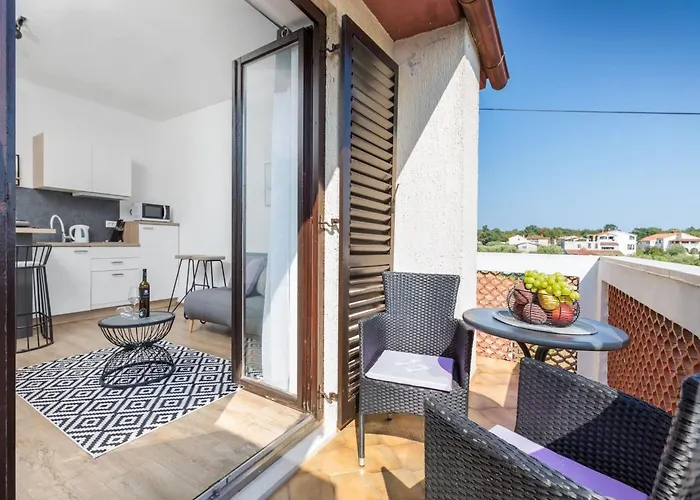 In Valbandon Near & Pool